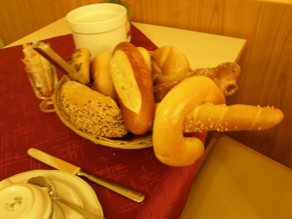 Hotel Cafe Lorenz 호헤넴스 외부 사진